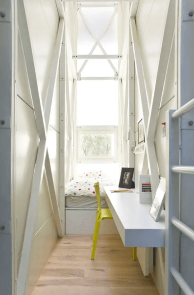 Keret House, Варшава