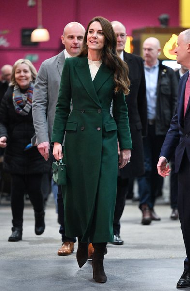 Кейт Миддлтон, принцесса уэльская, кейт миддлтон пальто, модные пальто, модные выходы кейт миддлтон, модные образы кейт миддлтон