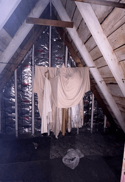 Старый чердак, находка, шторы на чердаке, необычная находка, впервые побывав на чердаке, старый дом, вещи на чердаке