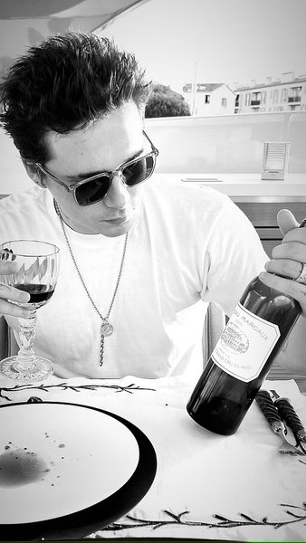 бруклин бекхэм, вино, никола пельтц, медовый месяц, сен-тропе