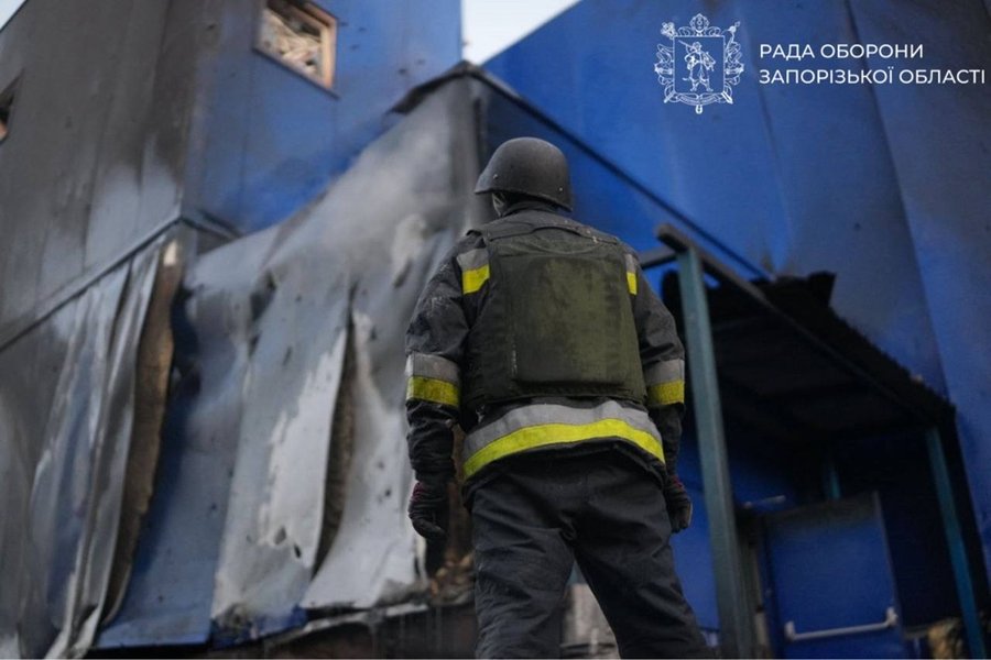 Російська атака на торговельний об’єкт у Запоріжжі 25 жовтня 2026 року спричинила пожежу