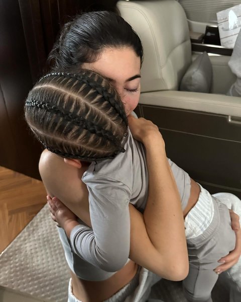 кайлі дженнер, стормі Вебстер, Тіна Кунакі, показ жакмюс