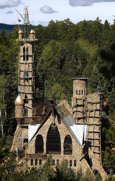 Чоловік витратив 60 років на будівництво замку, замок, будівництво, справа принципу, купив ділянку, побудував замок, замок Бішопа