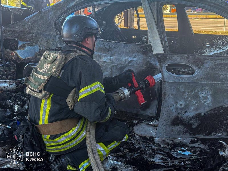 Росіяни вдарили серед білого дня по АЗС у Києві