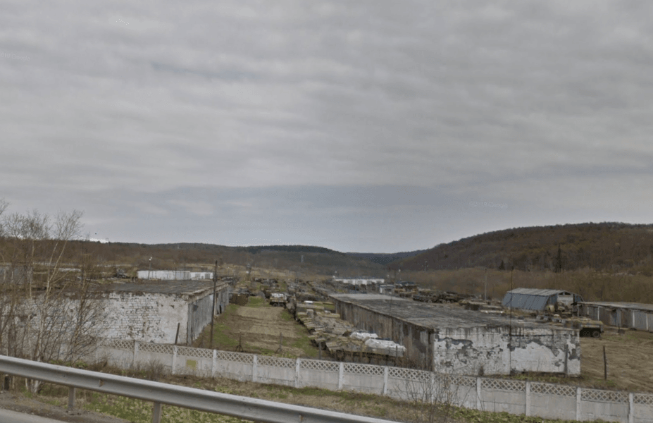 База біля Южно-Сахалінська