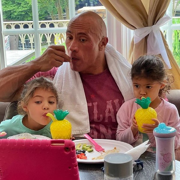 Дуэйн "Скала" Джонсон, дети, дочери