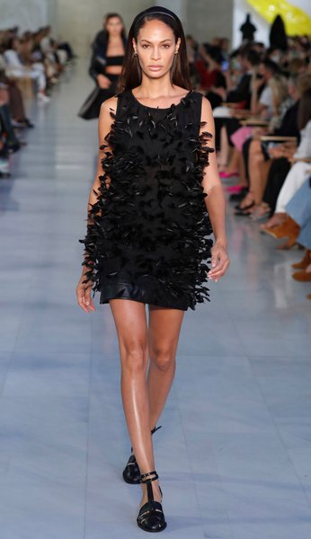 маленькое черное платье, актуальные тренды, элегантное платье