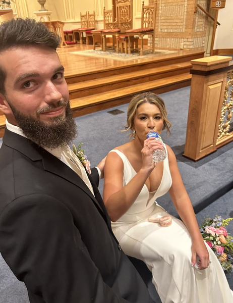 Невеста потеряла сознание, свадьба, курьезы во время венчания, приколы, США, бракосочетание, брак