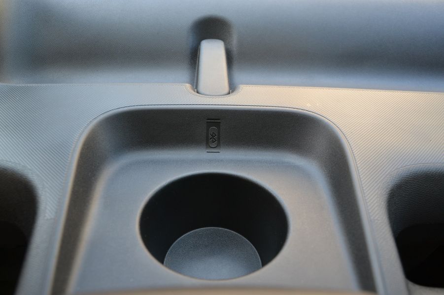 У Citroen Ami можна встановити Bluetooth-колонку — вона замінить аудіосистему