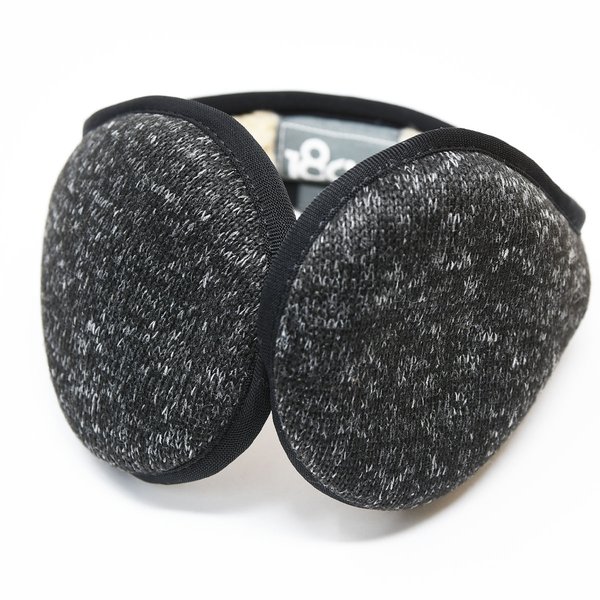 Зима, холоди, навушники замість шапки, аксесуари