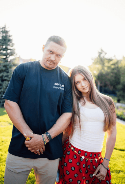 Александр Усик с дочерью