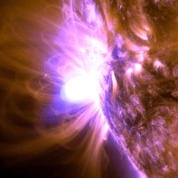 сонячний спалах, спалах на Сонці, виверження на Сонці