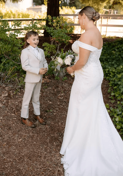 Трогательный тост на свадьбе, свадьба, невеста и сын, сын невесты, трогательный момент, поздравление со свадьбой, невеста и жених, мальчик