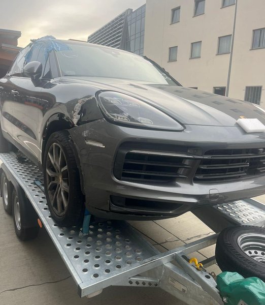 Porsche Cayenne, гуманитарная помощь, кроссовер Porsche