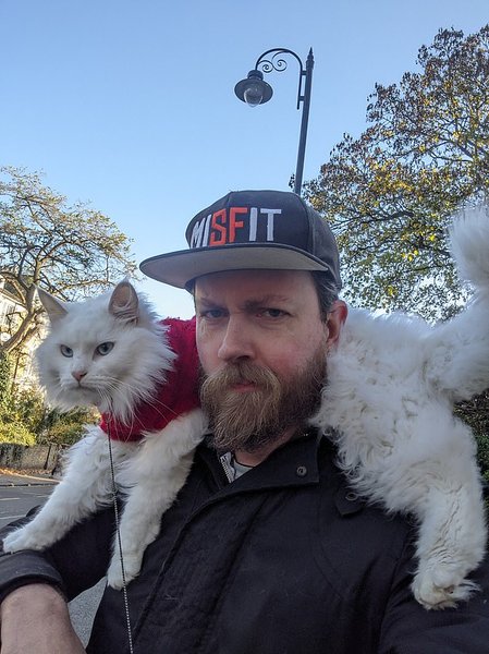 Кошка Сиги и ее хозяин Нельсон