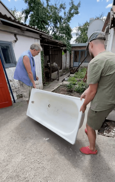 купили хату в селі