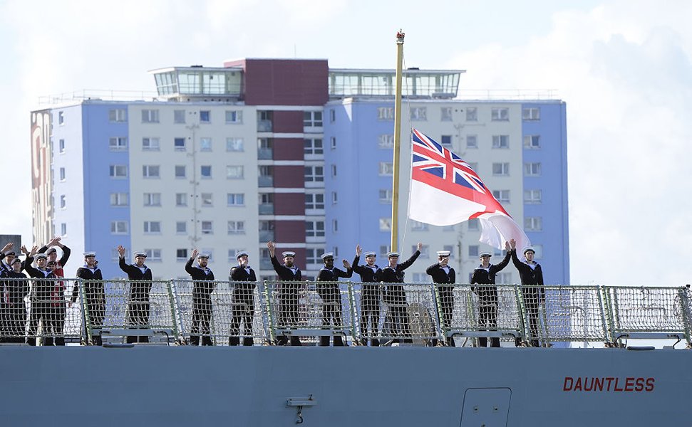Британський авіаносець "Принц Уельський" (Prince of Wales) вирушив у дорогу з 18 літаками F-35B на борту, ще шість можуть прилетіти на корабель пізніше під час навчань
