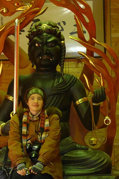 

Галина Шевцова: "У японцев нет обходного сознания, оно прямое. Это даже по языку видно — здесь нет прямых метафор, очень мало прилагательных. У них и поэзия такая — описывает то, что есть"
