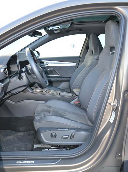 Передние сиденья CUPRA Formentor