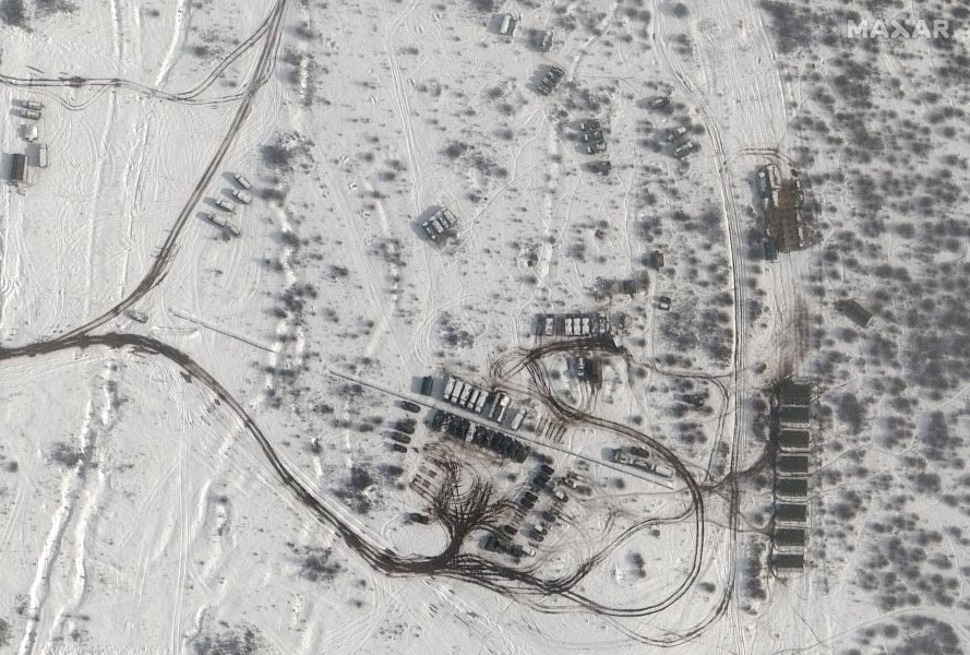 На полігоні "Ангарський" зафіксували військові містечка з технікою