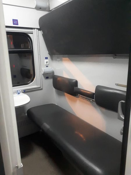 Сидячі місця в купе