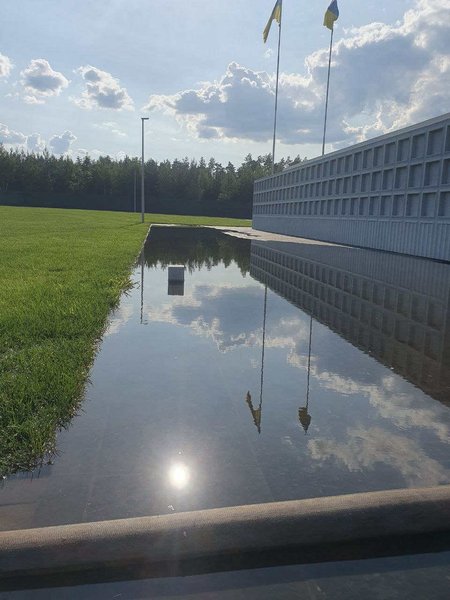 У мережі поширюють світлини затоплених могил на новому кладовищі