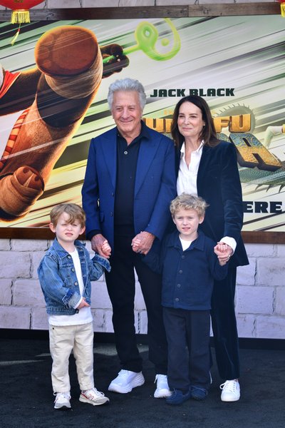 актор, Дастін Гоффман, онуки, дружина