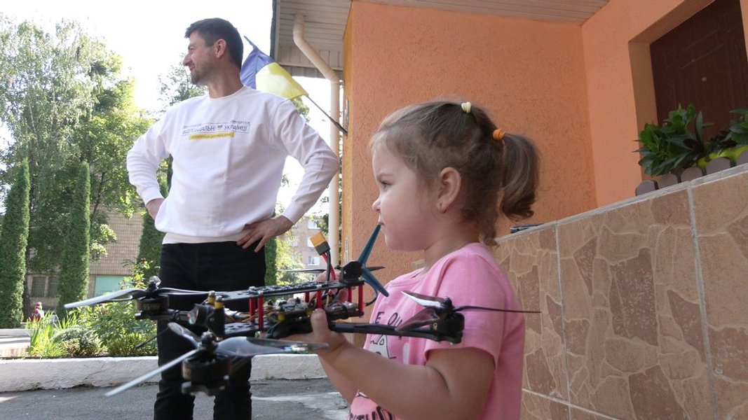 Аделина Микитюк, трехлетний ребенок, война РФ против Украины, дрон, помощь ВСУ, война в Украине, благотворительная инициатива