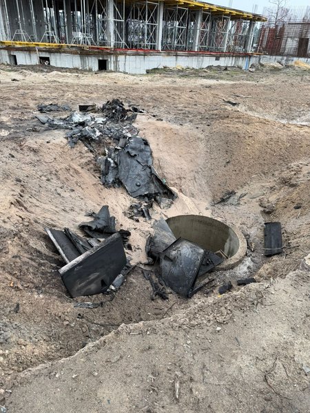 россияне ударили дроном по кладбищу