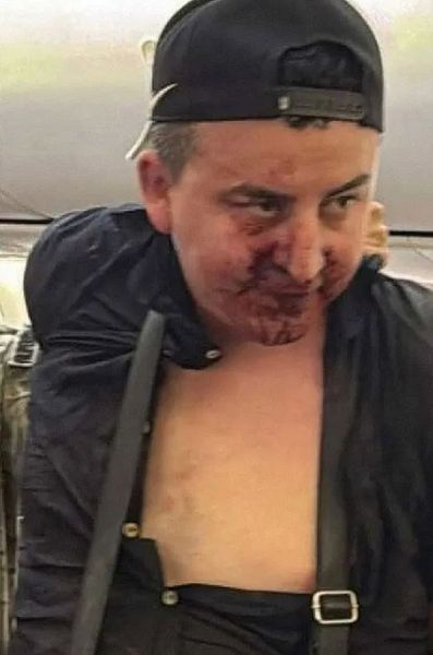 Скандал на борту літака авіакомпанії Copa Airlines, чоловік намагався відкрити аварійний вихід під час польоту