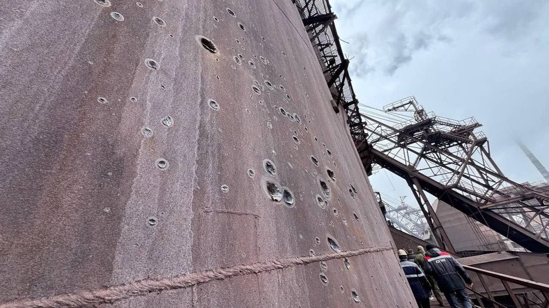 Удар дронов ВСУ — пробитый бетон в Алчевске 20 марта