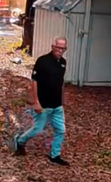 Пътешественик във времето, непознатият изчезна в плевнята Пътешественик във времето, непознат изчезнал в плевня, плевня, жилище под наем, любопитство, социални мрежи, мистериозен непознат