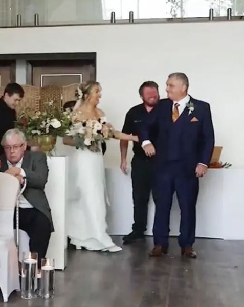 Отец забыл о дочери на свадьбе, курьезы, странный случай, ошибка, интересная история