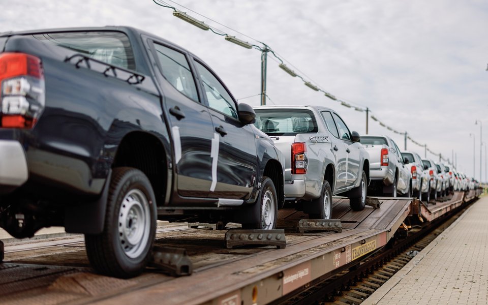 пикапы для ВСУ, авто для ВСУ, фонд повернись живым, Mitsubishi L200, Peugeot Landtrek, пикапы Mitsubishi