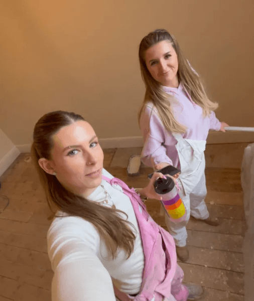 Две сестры собственноручно начали делать ремонт в квартире, что у них получилось, недвижимость, Великобритания, опыт