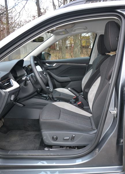 передні сидіння Skoda Kamiq, новий Skoda Kamiq, Skoda Kamiq 2025, кросовер Skoda, Skoda Kamiq в Україні