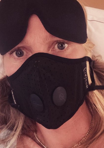   Этой маски стоимостью $65, в которой щеголяет Гвинет Пэлтроу, в продаже уже нет. 