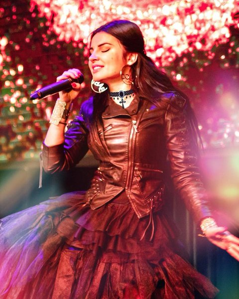 пьер нарцисс, шоколадный заяц, жена, дочь