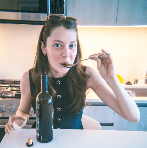 Жена смята, че е спряла да остарява Жена смята, че е спряла да старее, модел, рецепта за младост, старостта е спряла, тайната на младостта изглежда като тийнейджър,