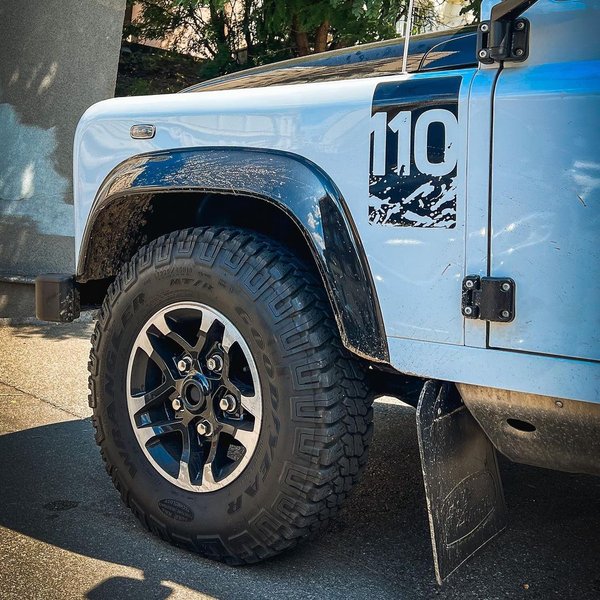 Land Rover Defender 110 Adventure Edition