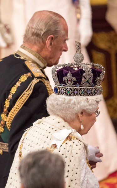 королева Елизавета, монарх