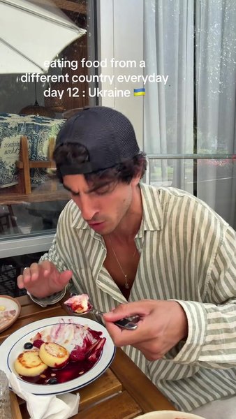 Блогер попробовал украинскую кухню