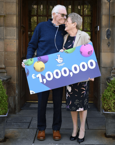 Супруги выиграли 1 млн фунтов, сорвали джекпот, огромная сумма, думали что это мошенничество, много нулей, недвижимость, купили дом, купили машину