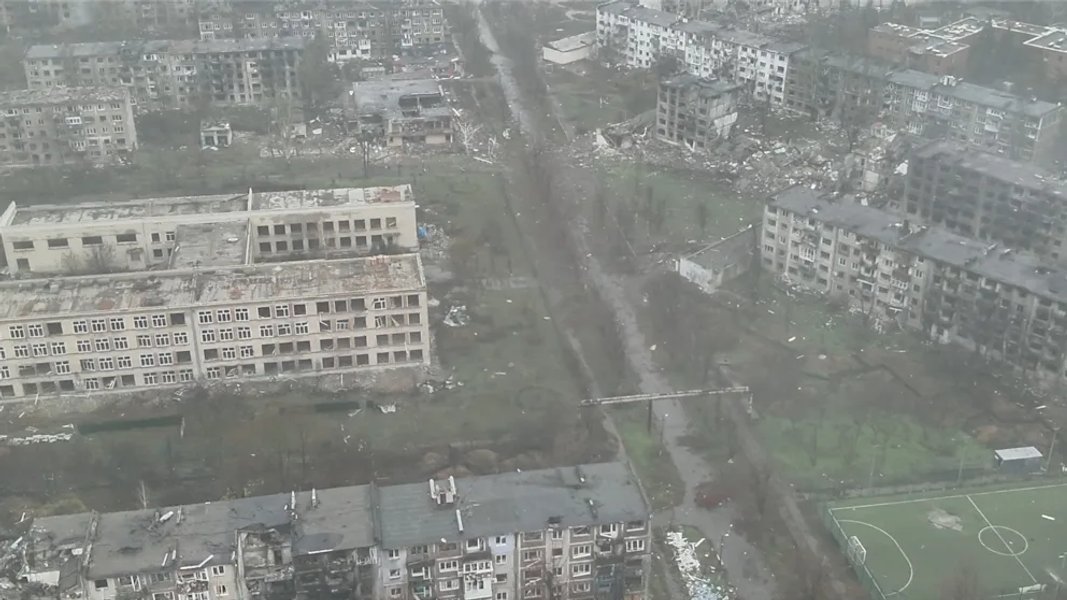 Зруйновані будинки в Мирнограді