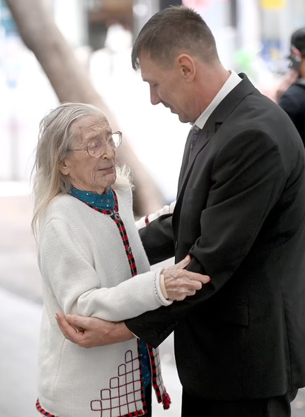 Умерла 104-летняя женщина из Австралии, которая полюбила своего внука, истории любви