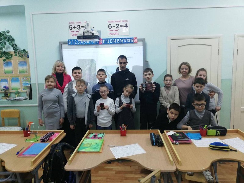 Алаберди Каражаєв, школа, діти, спільне фото