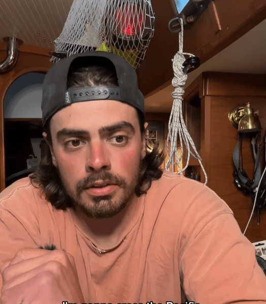 Подорож океаном, чоловік із котом, життя на човні, навколосвітня подорож, плавання, піти в море, зміна способу життя, надихаючі історії, одиночне плавання, кіт на човні