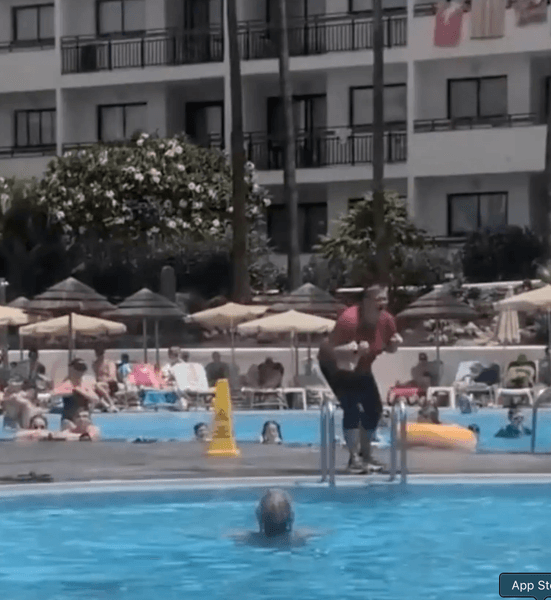 жінка кричить