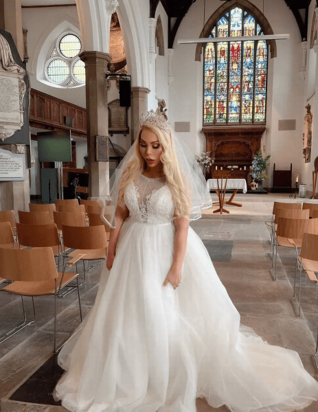 Моделът се омъжи за себе си Моделът се омъжи за себе си, модел, сватба, брак, развод, получи 1500 предложения, популярен модел, модел от Бразилия, Суелън Кери