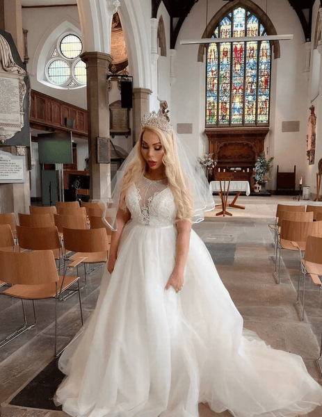 Модель вышла замуж сама за себя, модель, свадьба, брак, развод, получила 1500 предложений, популярная модель, модель из Бразилии, Сьюэллен Кэри